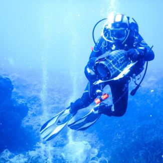 Picture of a diver with a video camera