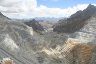 Exkursion zum Antamina Cu-Zn-Ag-Mo-Bi-Pb-Tagebau der Compañia Minera Antamina S. A. in Peru auf 4.190 bis 4.600 m ü. NN. (22.09.2009)