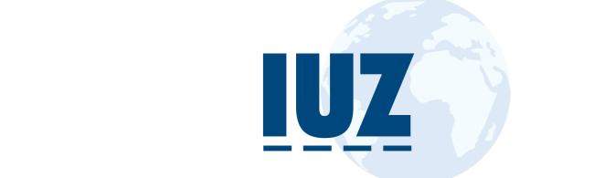 Die blauen Buchstaben "IUZ" neben einem stilisierten hellblauen Globus