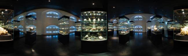 Blick in den Amerika Saal der terra mineralia