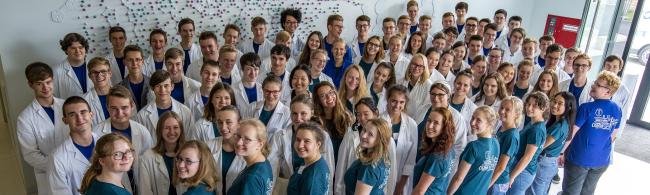 Teilnehmer Schülerkolleg 2019 Gruppenbild im Laboranbau NORD