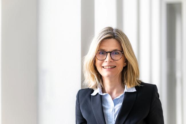 Portrait Prof. Dr. Jutta Emes