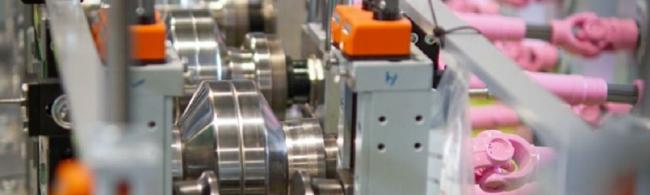 Magnesiumblech bei der Umformung. 