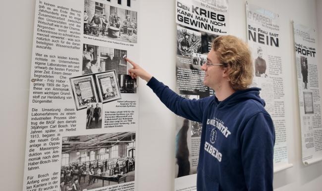 Doktorand Dirk Dammaschke wirkte an der Ausstellung mit.