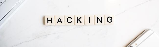 Scrabble Buchstabenkombination "Hacking"