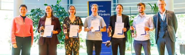 Stipendiatinnen und Stipendiaten der Stiftung Lausitzer Braunkohle mit ihren Förderpreisen 2026