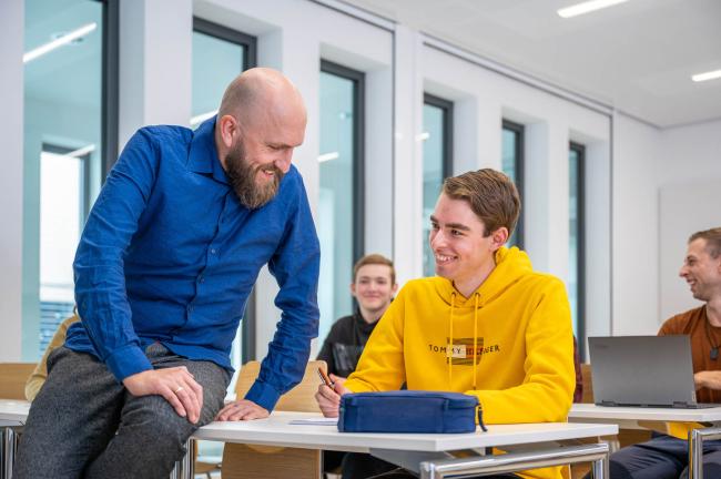 Vorlesungen und Seminare in kleinen Gruppen