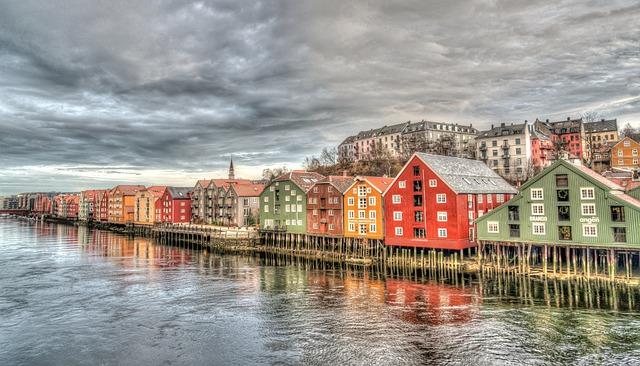 Bunte Häuser am Wasser in Trondheim