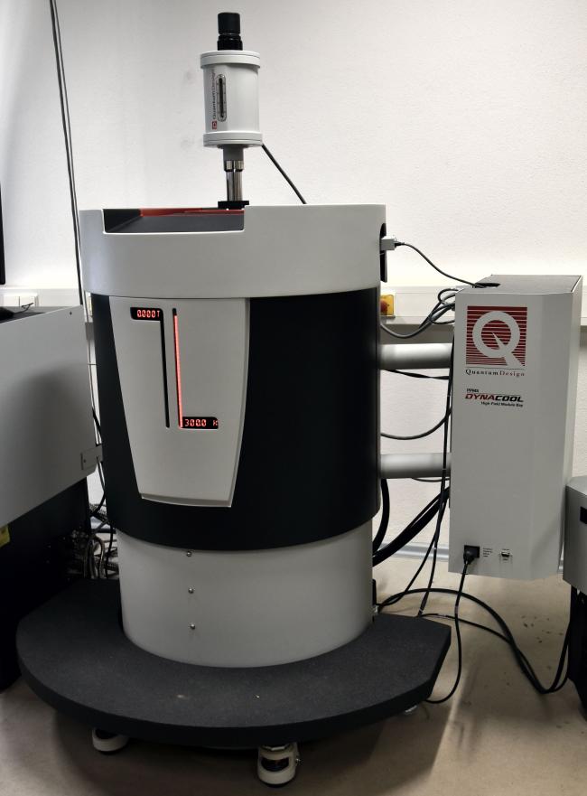 Option zur Messung der Magnetisierung bei unterschiedlichen Temperaturen und Feldern