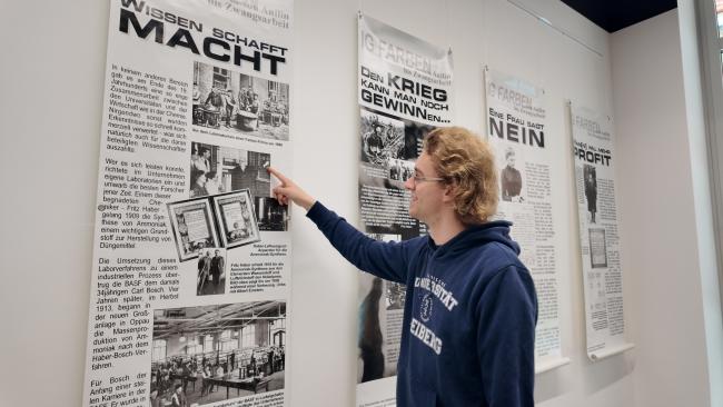 Doktorand Dirk Dammaschke wirkte an der Ausstellung mit.