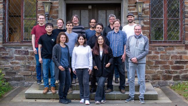Foto der Mitarbeitenden am Lehrstuhl für Ingenieurgeologie und Umweltgeotechnik