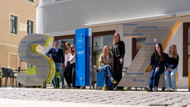 Studenten vor SIZ