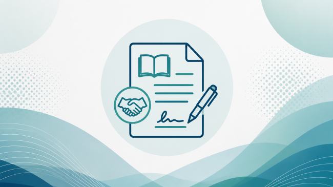 Symbol eines Vertragsdokuments mit aufgeschlagenem Buch, Handschlag und Stift vor abstraktem wellenförmigem Hintergrund