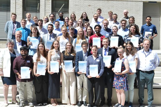 Gruppe der 44 Studierenden mit Deutschlandstipendium im Sommer 2026.