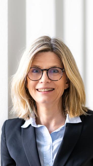 Portrait Prof. Dr. Jutta Emes