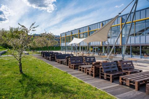 Blick auf die Neue Mensa