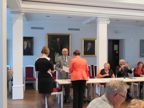 Übergabe der Goldenen Diplome