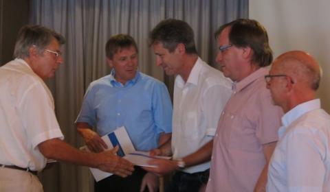 Absolventen erhalten das Silberne Diplom