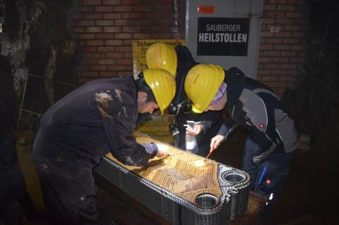 Probenahme von Foulingablagerungen auf einer Wärmeübertragerplatte von einer Grubenwassergeothermieanlage