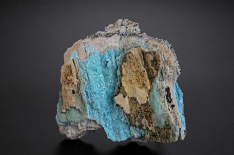 Ein Bild eines blau-ockerfarbenen Minerals