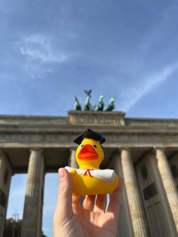 Absolvente vorm Brandenburger Tor