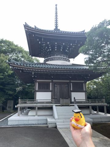 Absolvente vor dem Kamisakiji Tempel in Japan