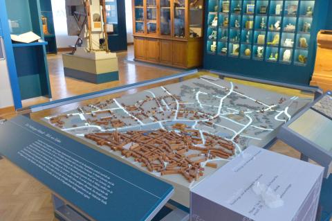 Blick auf das Modell des TUBAF-Campuses im Historicum