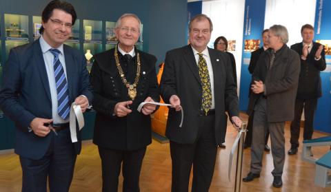 Eröffnung des Historicums mit symbolischer Durchtrennung eines Bandes