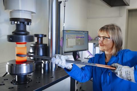 Stauchversuch im Probenbecher