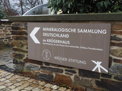 Am Eingang zum Krügerhaus