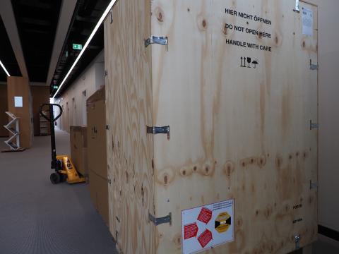 Ungewöhnlicher Anblick in der UB Freiberg: Lieferung von Spezialscannern