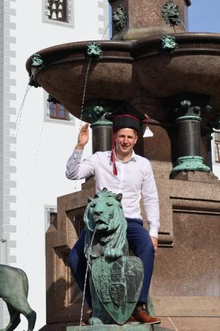 Dr.-Ing. Michael Fechter beim Löwenreiten am Obermarkt