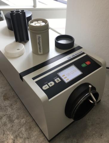 Auf dem Bild ist eine Mühle für die Nassmahlung dargestellt.