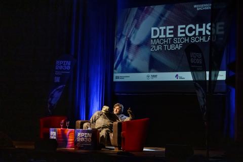 Die Echse und ihr Puppenspieler Michael Hatzius