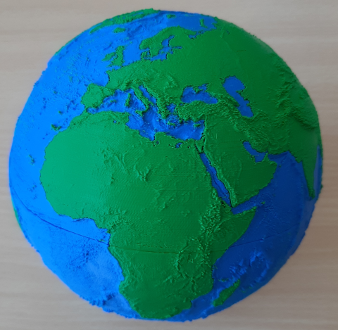 3D Druck vom Schalenaufbau der Erde (geschlossen).