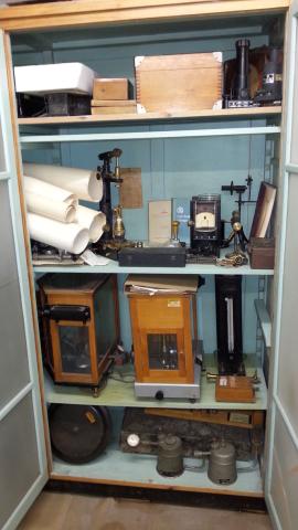 Sammlung chemischer Geräte