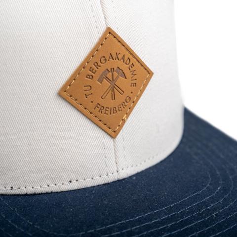 Cap Detailbild mit Siegel vorn