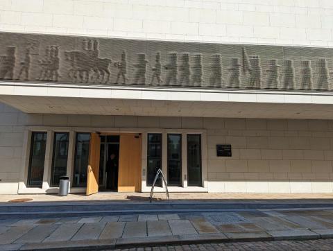 Blick auf das Hörsaalgebäude Schlossplatzquartier