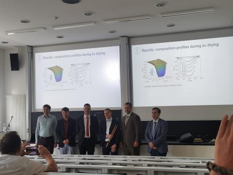 Gruppenbild des Promovierten - Dr. Martin Dirauf - direkt nach der Prüfung mit der Prüfungskommission