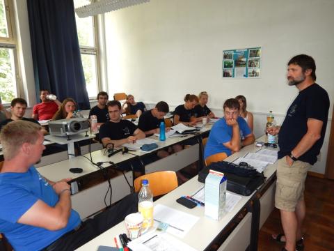 Breefing beim Tauchcamp