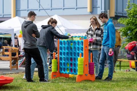 TUBAF Fest Gäste spielen 4 Gewinnt