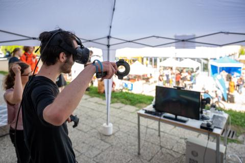 Stand mit VR Brillen beim TUBAF Fest