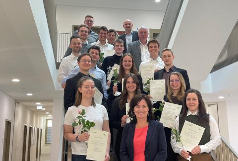 Urkundenübergabe am 20. Mai im ZeHS.