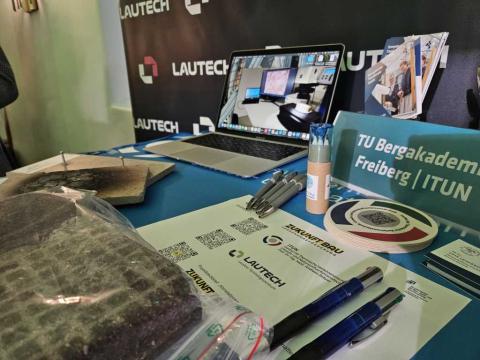 Ausstellerstand ITUN/Lautech mit Baustoffmustern bei futureSax