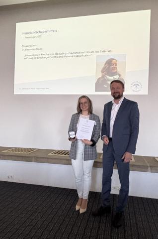 Prodekan Prof. Zeidler verleiht den Heinrich Schubert Preis 2025 an Alexandra Kaas