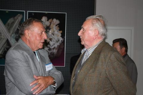 Heinrich Schubert und Helmut Winkler beim Absolvententreffen 2011 in der Alten Mensa Freiberg.