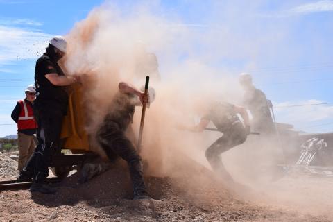Team bei der Wettbewerbsleistung Mucking (Fördern mit Hunt).