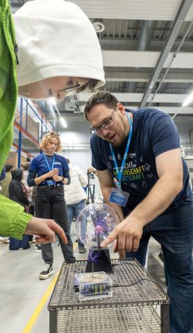 Experiment mit Plasmakugel
