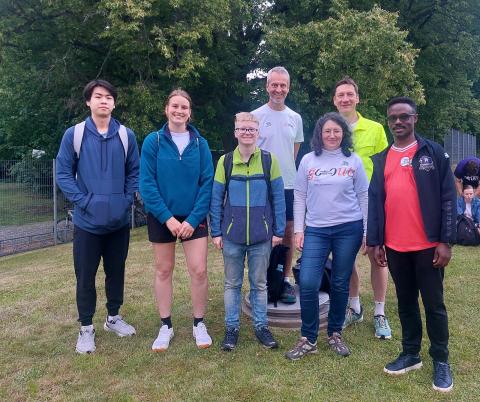 Gruppenbild: Das Team "25 Jahre IUZ" anlässlich der Sportolympiade 2026