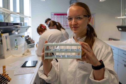 Schülerin im Praktikum